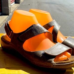 Walky Metalic Gray Leather Ankle Strap Sport Sandals Size 38/7.5US